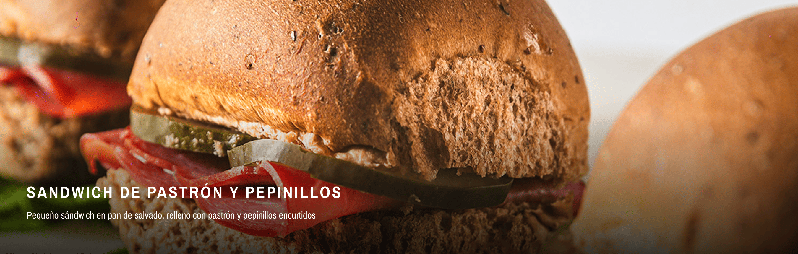 SANDWICH DE PASTRÓN Y PEPINILLOS
